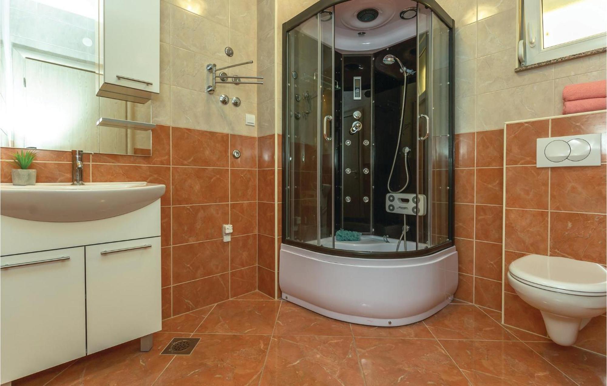 Nice Apartment In Krvavica With House Sea View ภายนอก รูปภาพ