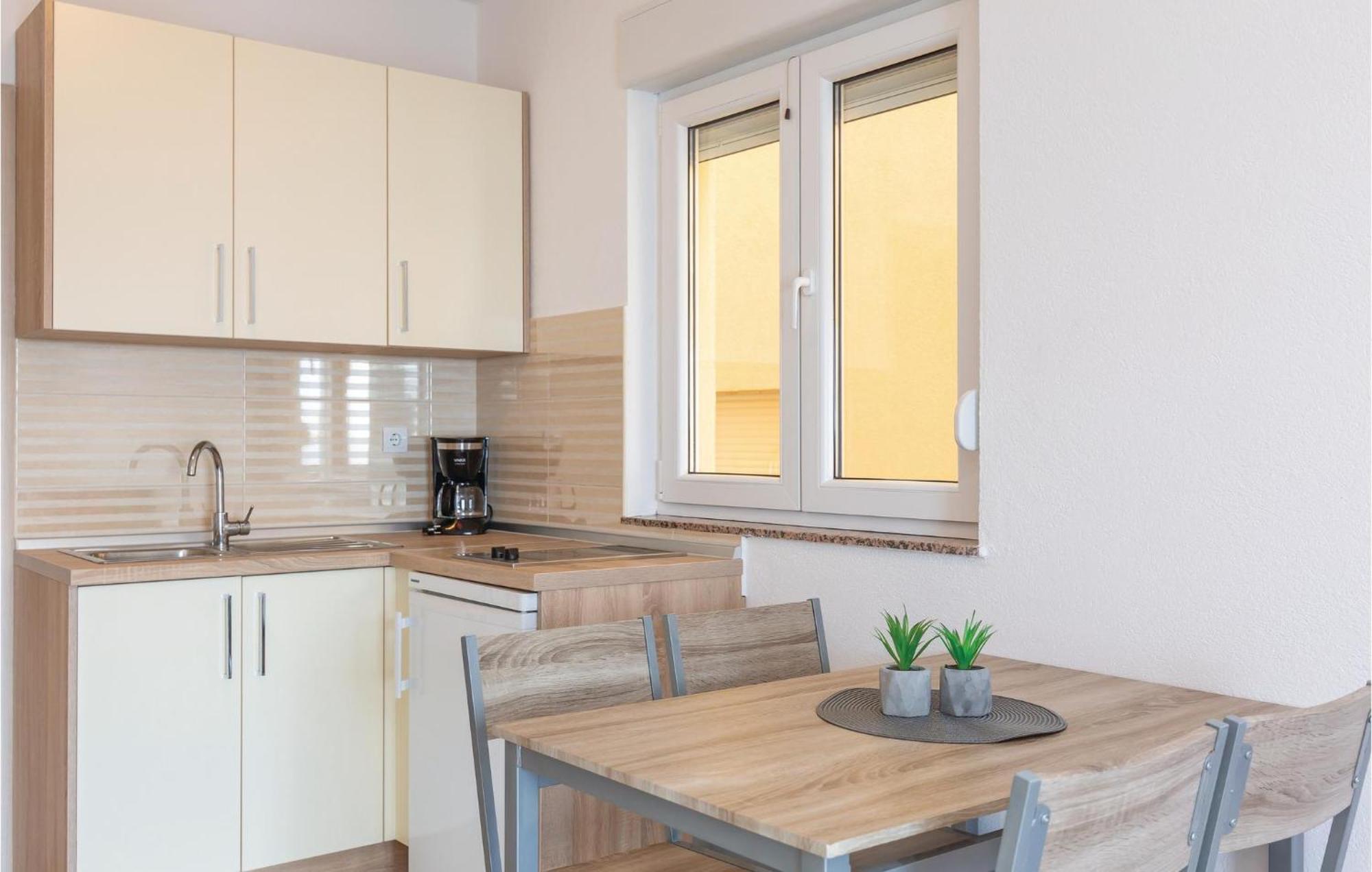 Nice Apartment In Krvavica With House Sea View ภายนอก รูปภาพ